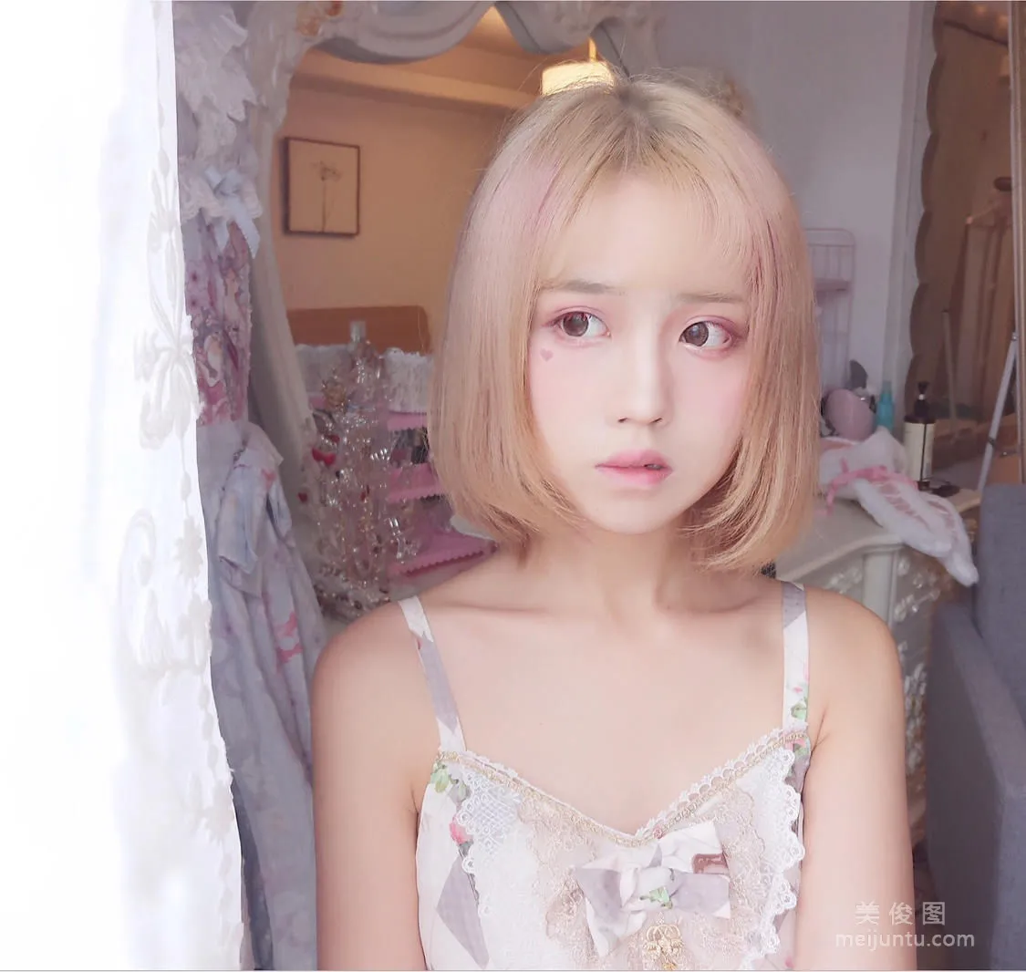 次元少女念雪ww - 白色长筒过膝袜 写真套图2