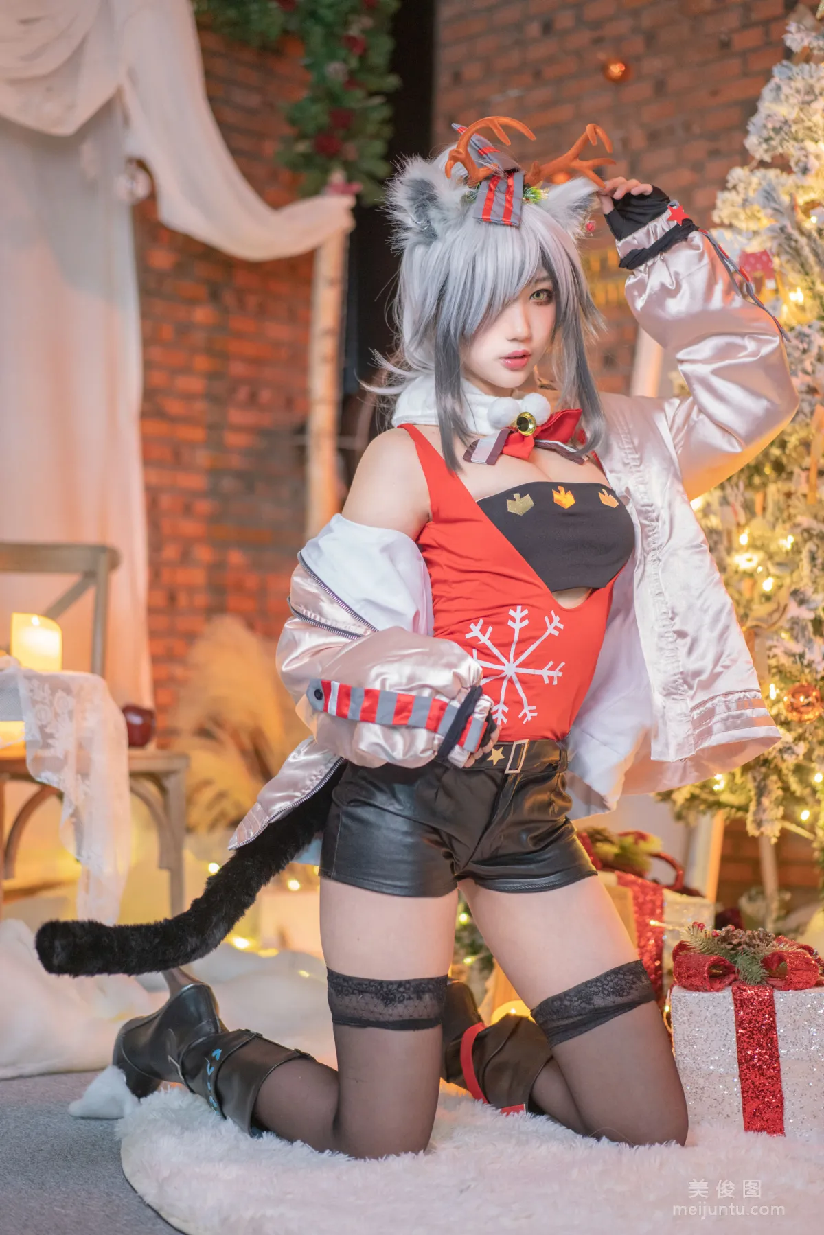 [Web Idols COSER Photos] Zhouji Shike Aitu Tu, Christmas Black Stockings Beast Ears photo 3