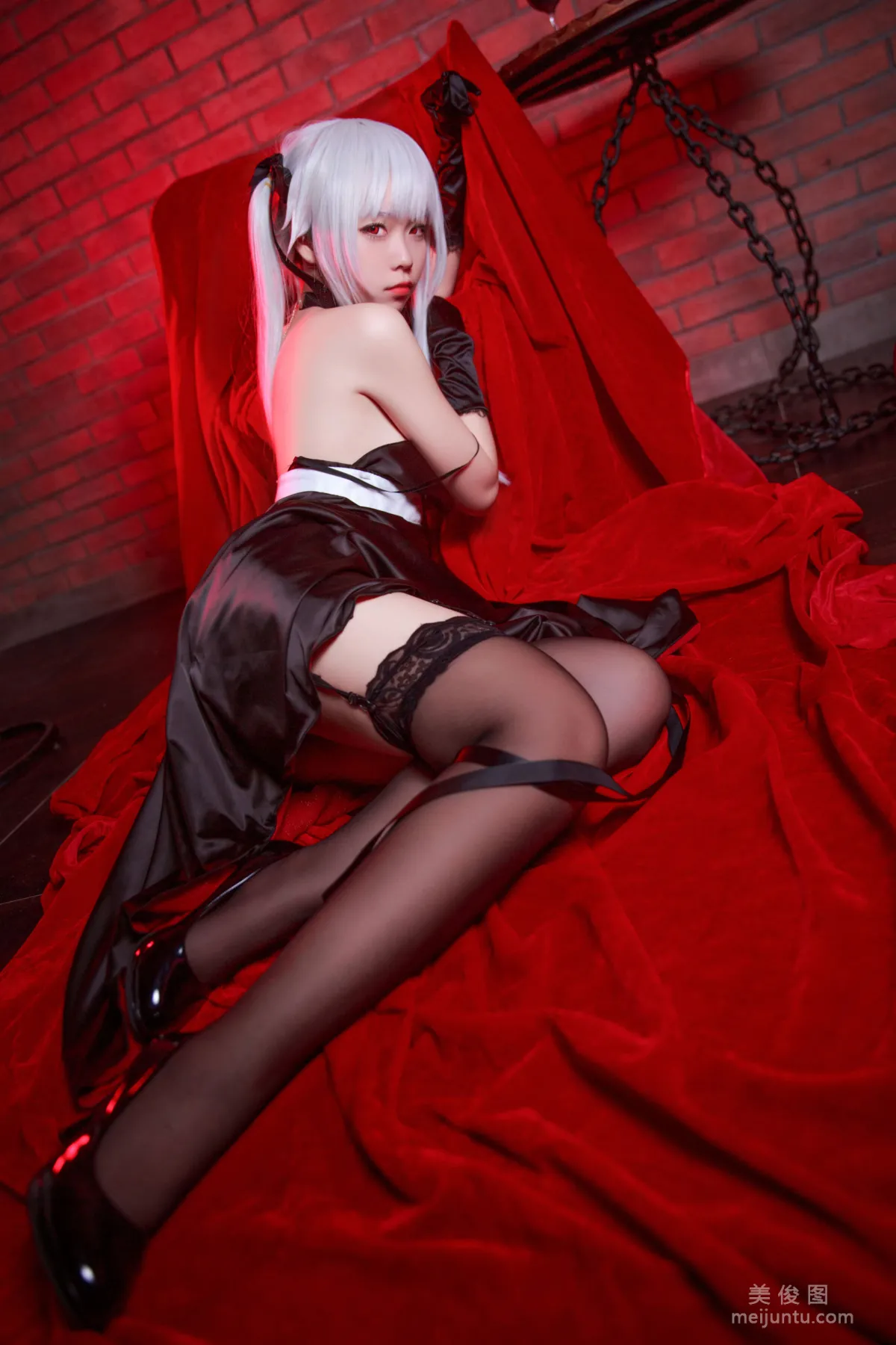 [Internet Celebrity COSER Photo Set] Anime Blogger G44 Buhui Shoushang - Wuzhi Black Dress Gown photo 6