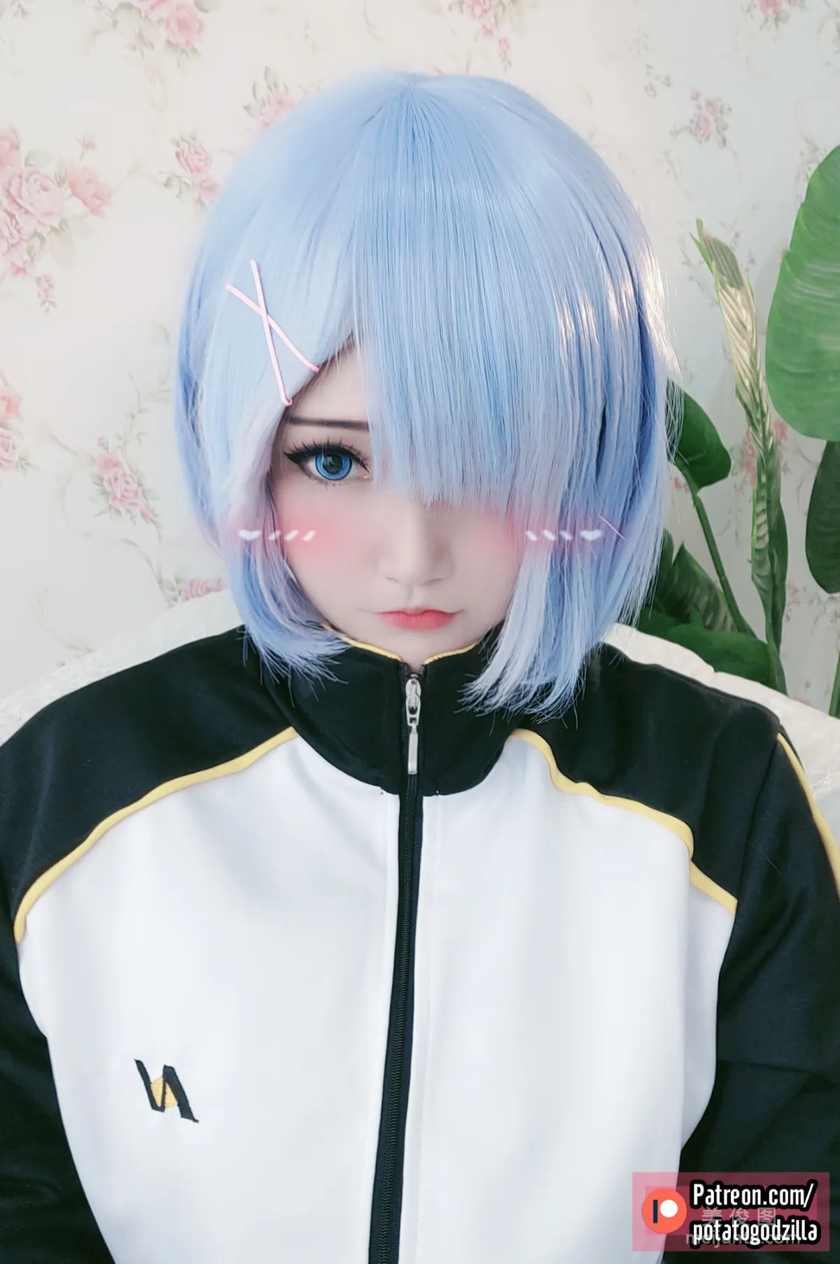 [Web Idol COSER Photos] Girl Potato Godzilla - Rem In Subaru Jacket photo 1