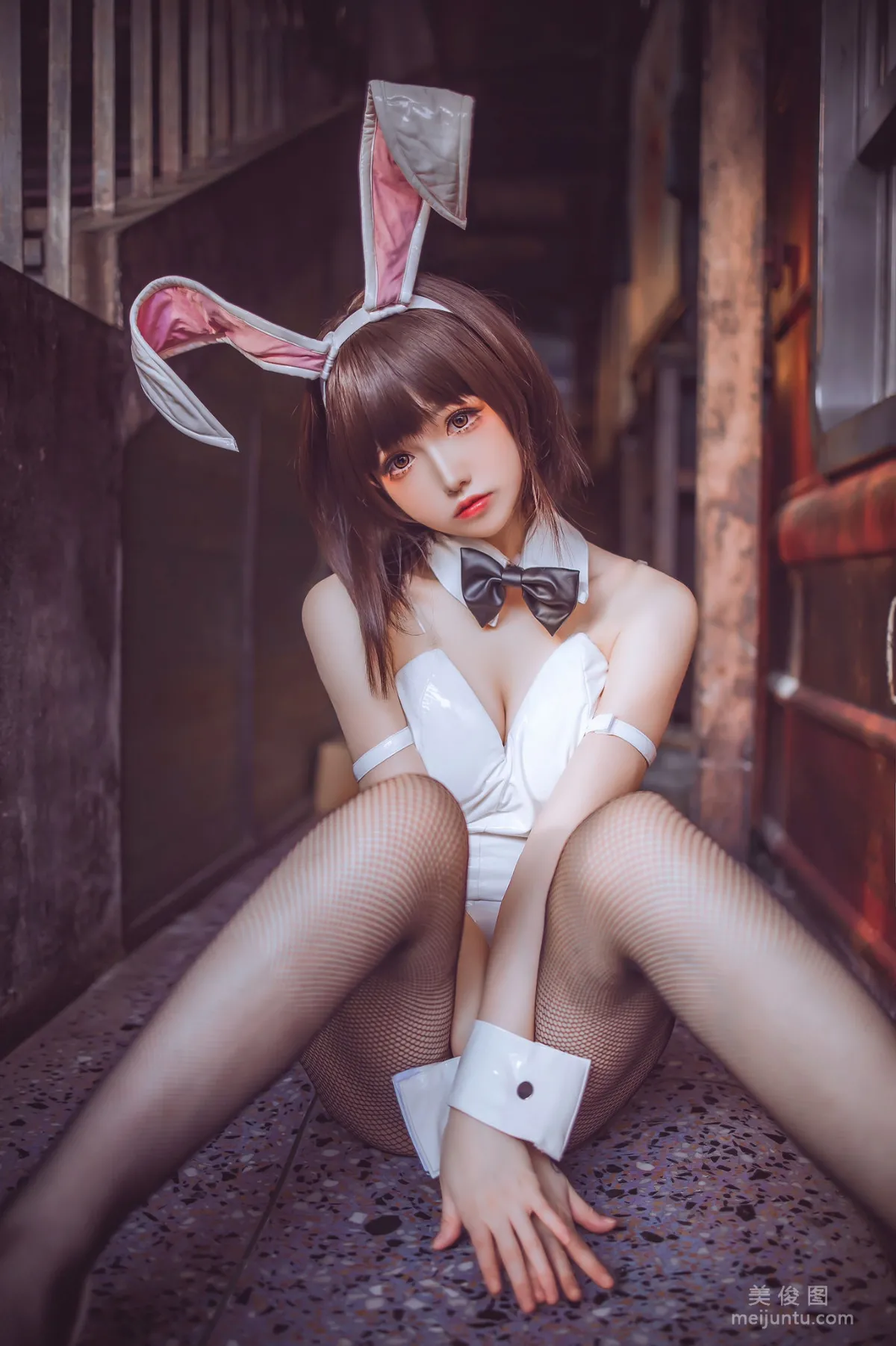 [Web Celebrity COSER Photos] Coser Yiyi - Megumi Kato Bunny Girl photo 1