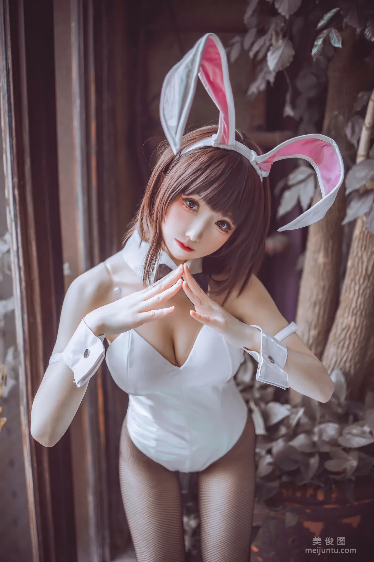 [Web Celebrity COSER Photos] Coser Yiyi - Megumi Kato Bunny Girl photo 6
