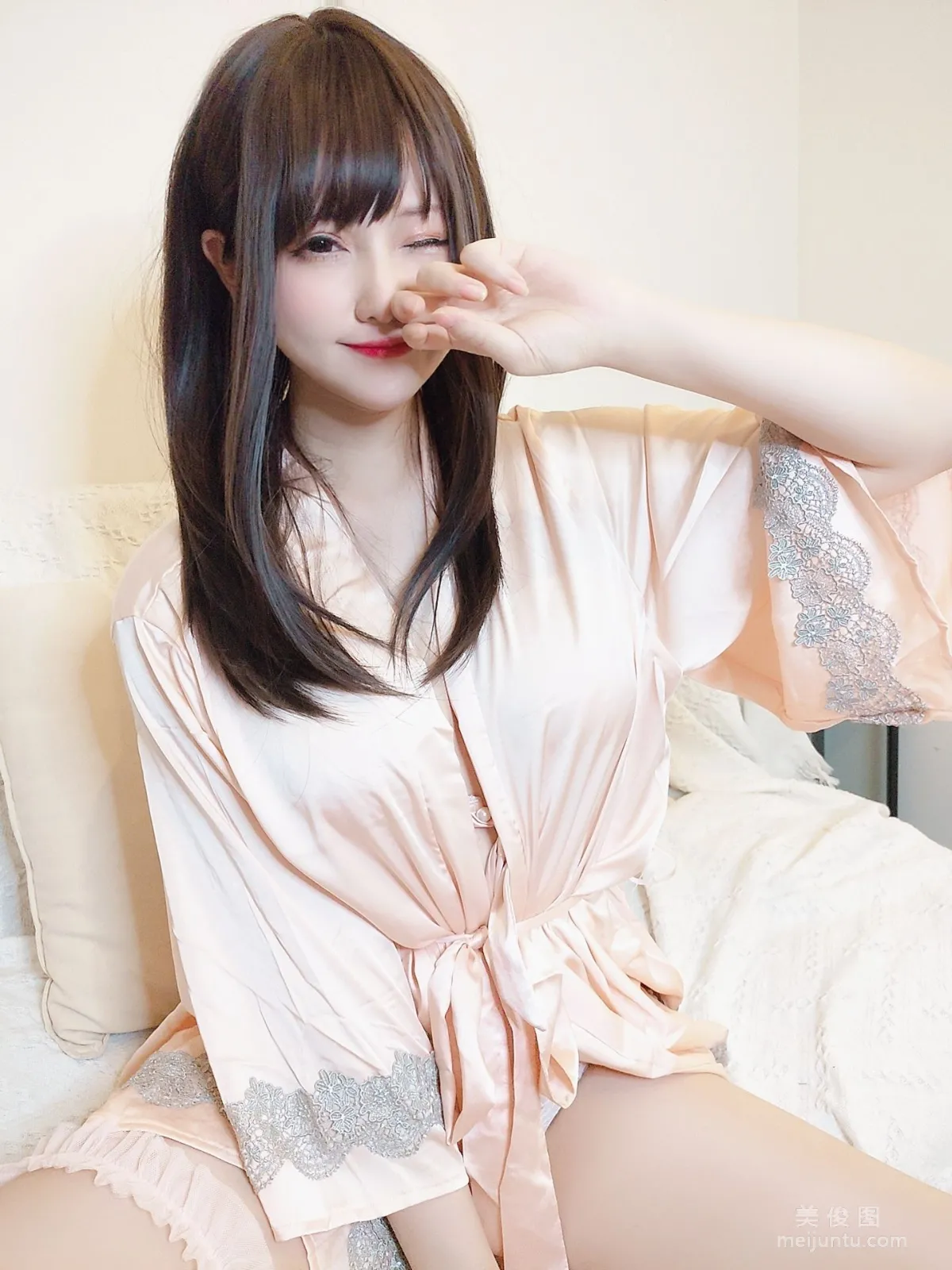 [Web Idols Cosplay Photo] Cute Girl Nyako Miaozi, Cohabitation Life with an Imaginary Girlfriend, 2 Sets of Home Pajama Series photo 26