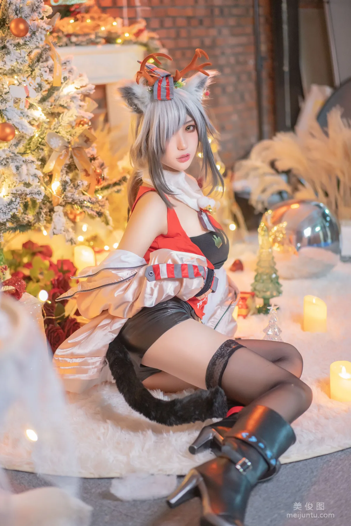 [Web Idols COSER Photos] Zhouji Shike Aitu Tu, Christmas Black Stockings Beast Ears photo 4