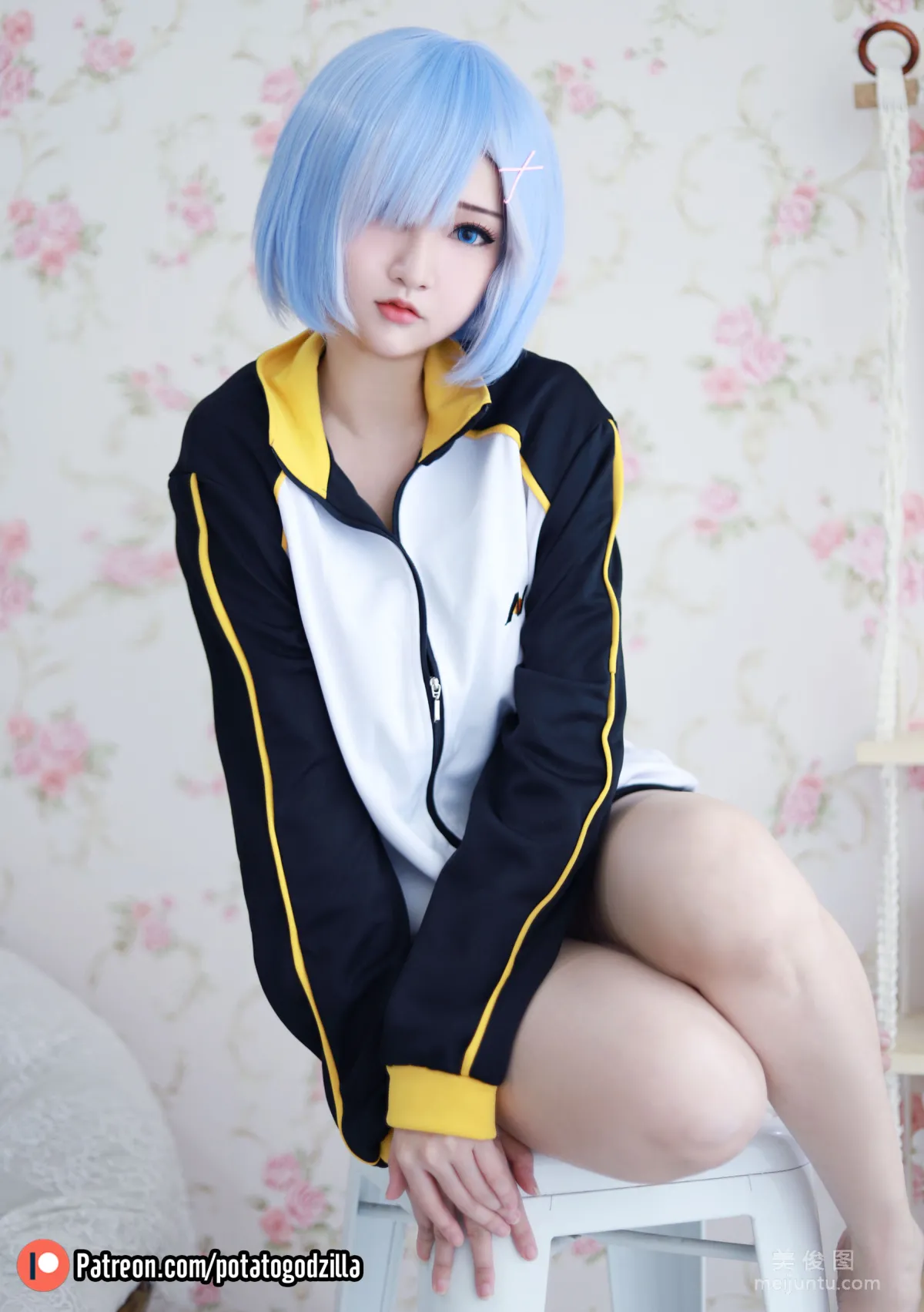 [Web Idol COSER Photos] Girl Potato Godzilla - Rem In Subaru Jacket photo 13