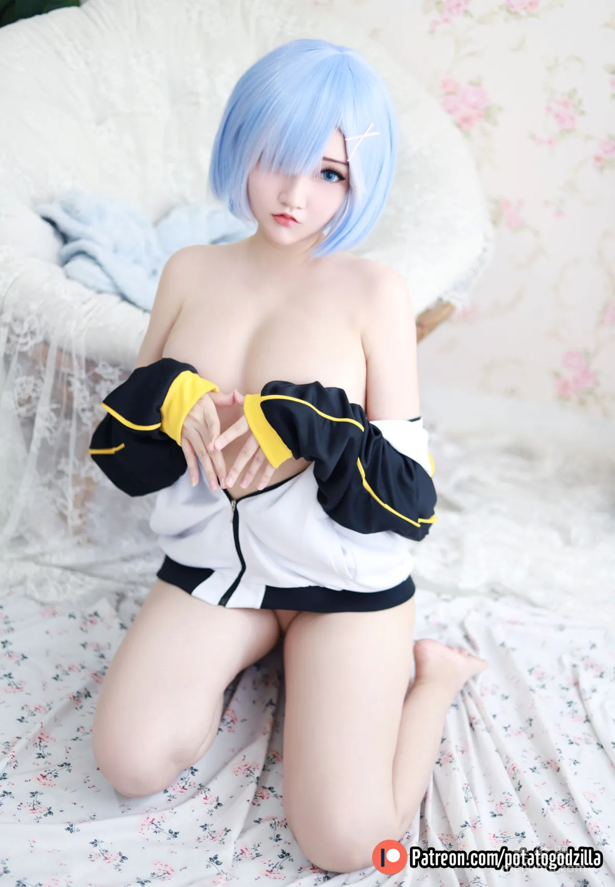 [Web Idol COSER Photos] Girl Potato Godzilla - Rem In Subaru Jacket photo 28