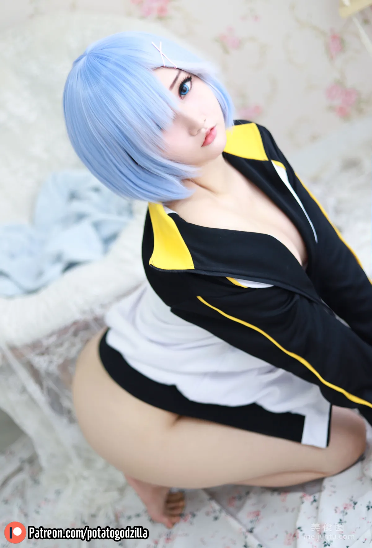 [Web Idol COSER Photos] Girl Potato Godzilla - Rem In Subaru Jacket photo 30