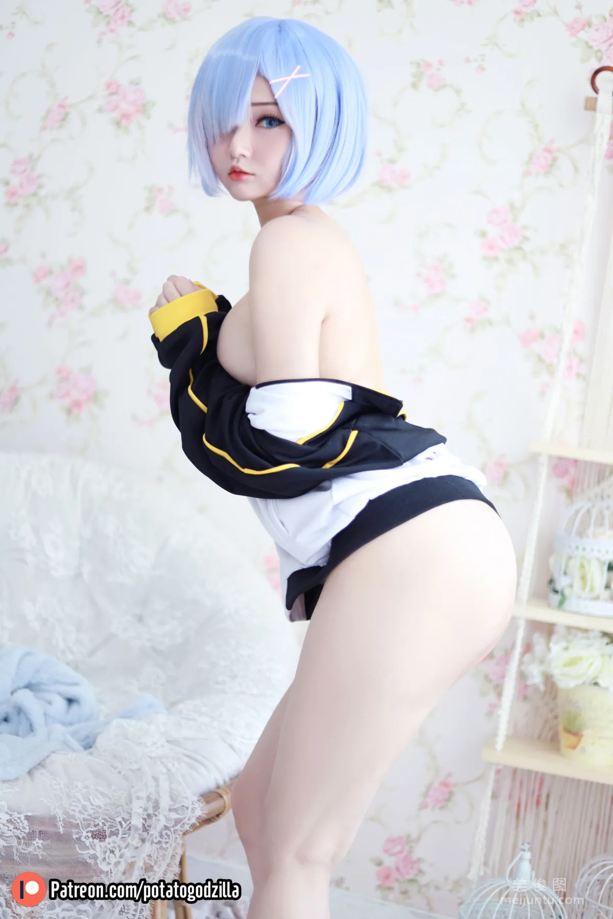[Web Idol COSER Photos] Girl Potato Godzilla - Rem In Subaru Jacket photo 27