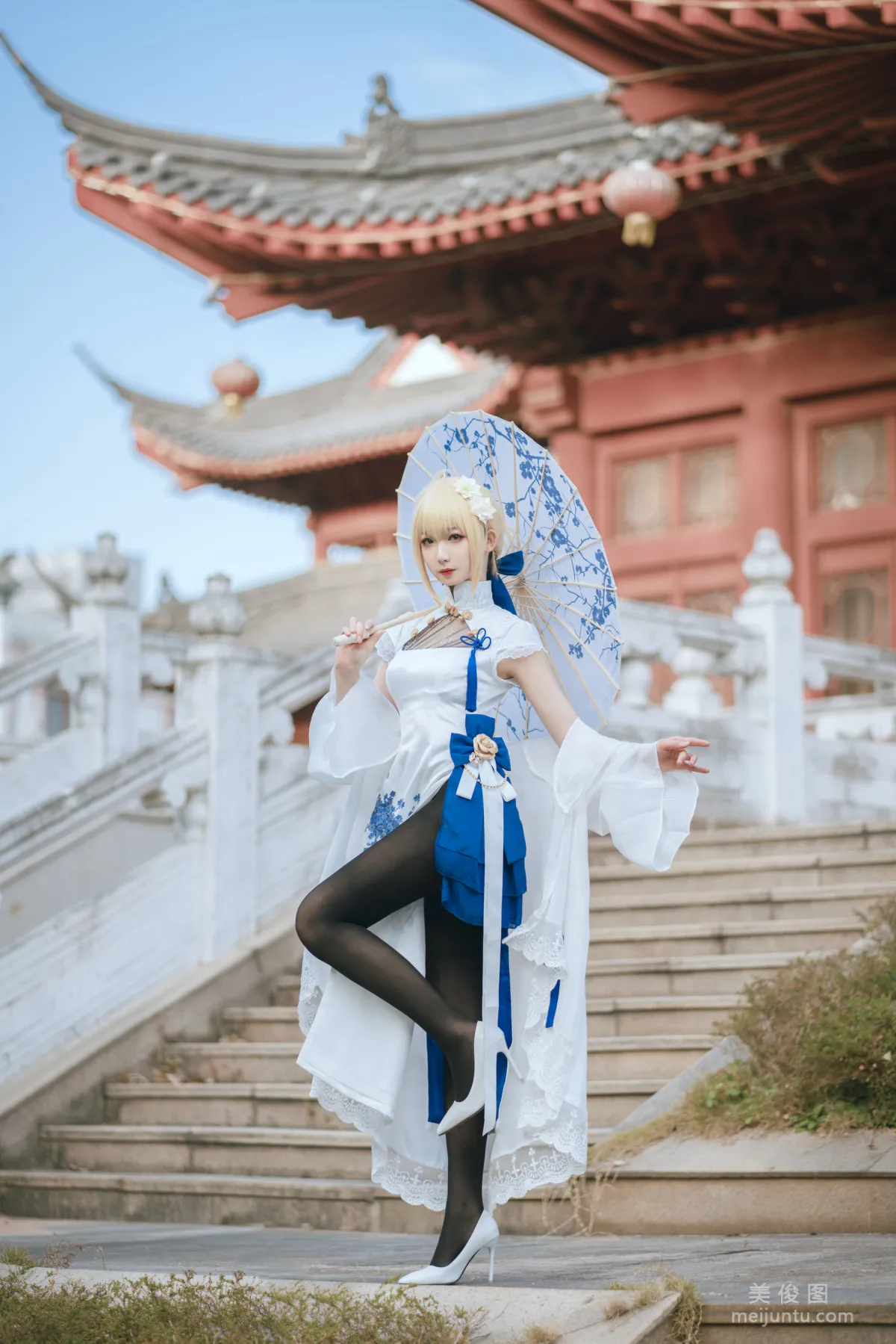 [Web Idols Coser Photos] Anime Blogger Fengjiangjiang v, saber qipao Set photo 1