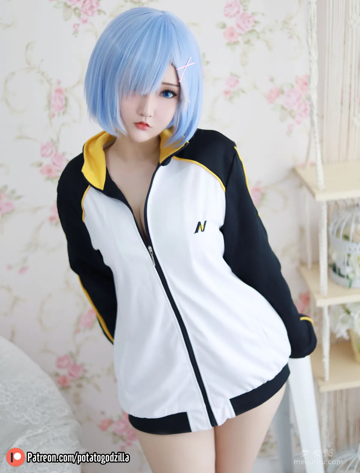[Web Idol COSER Photos] Girl Potato Godzilla - Rem In Subaru Jacket photo 4