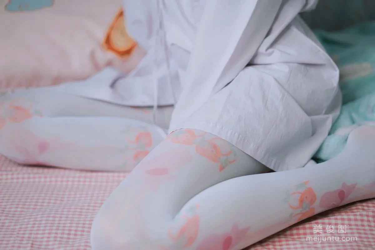 [Web Idol COSER Photos] Cute Girl Yanjiang Damo Wang w - Stepping on a Plush Toy Set photo 6