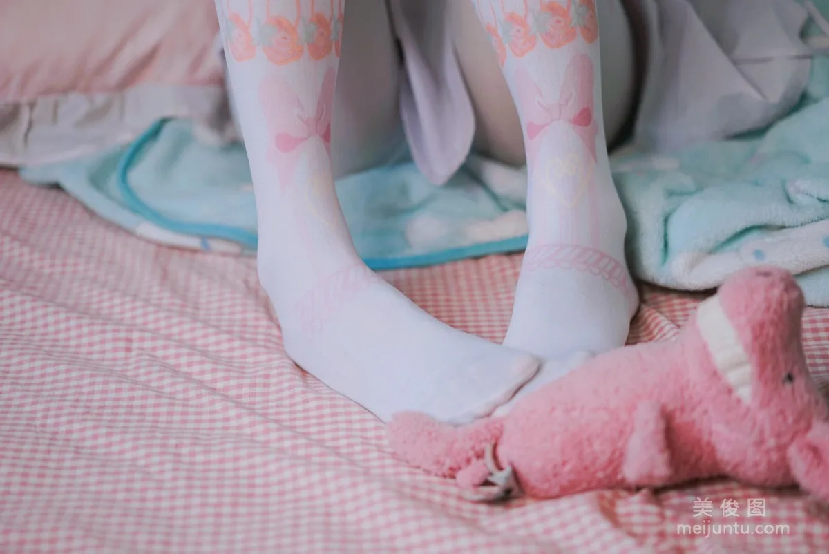 [Web Idol COSER Photos] Cute Girl Yanjiang Damo Wang w - Stepping on a Plush Toy Set photo 10