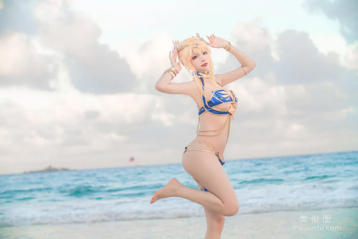 [Internet Celebrity COSER Photo] Qisikuai wii, White Gun Swimsuit photo 7