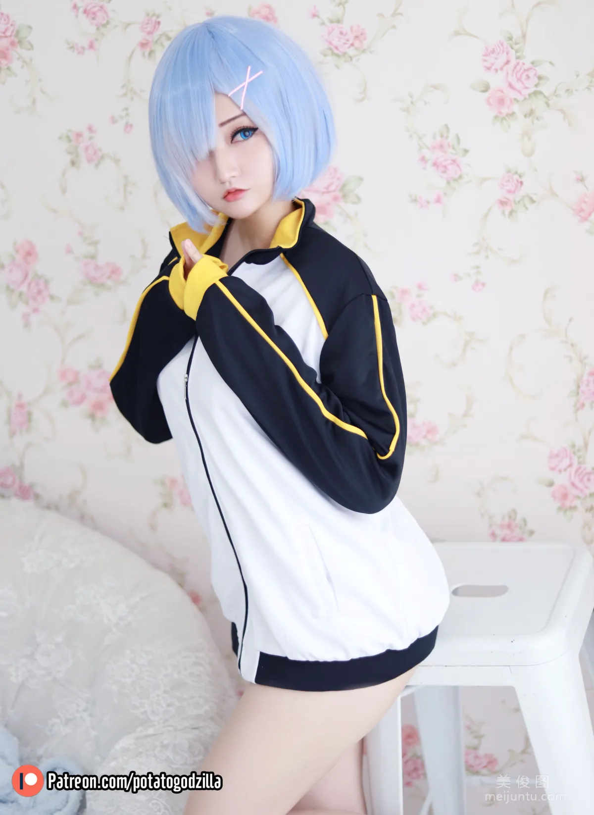 [Web Idol COSER Photos] Girl Potato Godzilla - Rem In Subaru Jacket photo 7