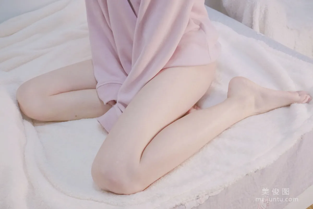 [Web Idols COSER Photos] Cute Girl Yanjiang Damo Wang w, Bare Feet Set photo 2