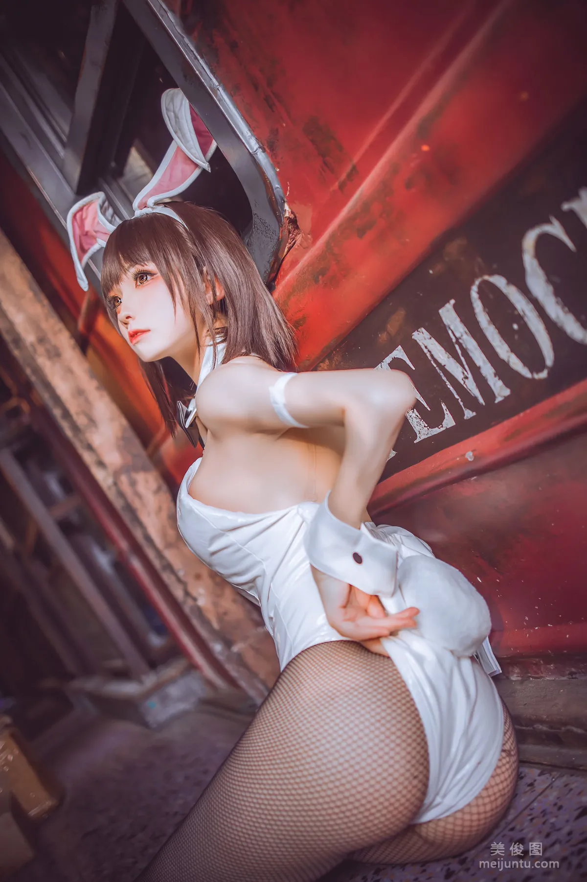 [Web Celebrity COSER Photos] Coser Yiyi - Megumi Kato Bunny Girl photo 4