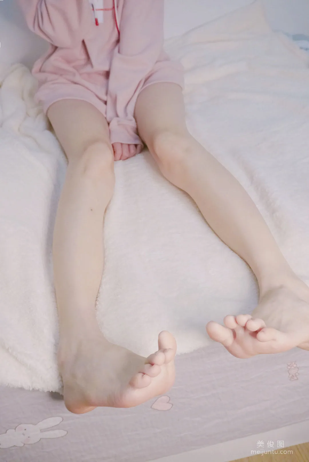 [Web Idols COSER Photos] Cute Girl Yanjiang Damo Wang w, Bare Feet Set photo 5