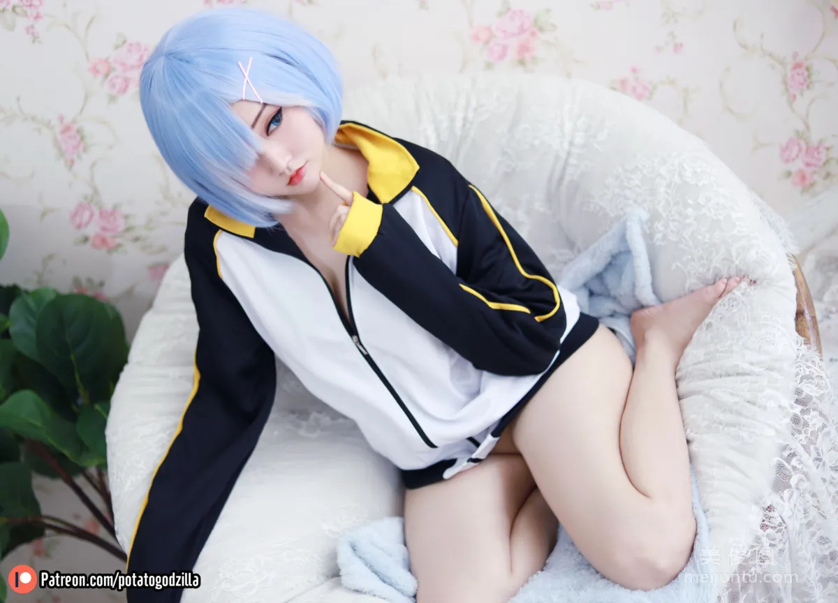 [Web Idol COSER Photos] Girl Potato Godzilla - Rem In Subaru Jacket photo 19