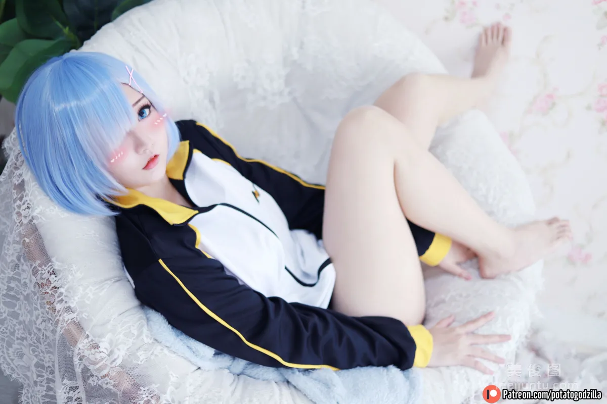 [Web Idol COSER Photos] Girl Potato Godzilla - Rem In Subaru Jacket photo 16