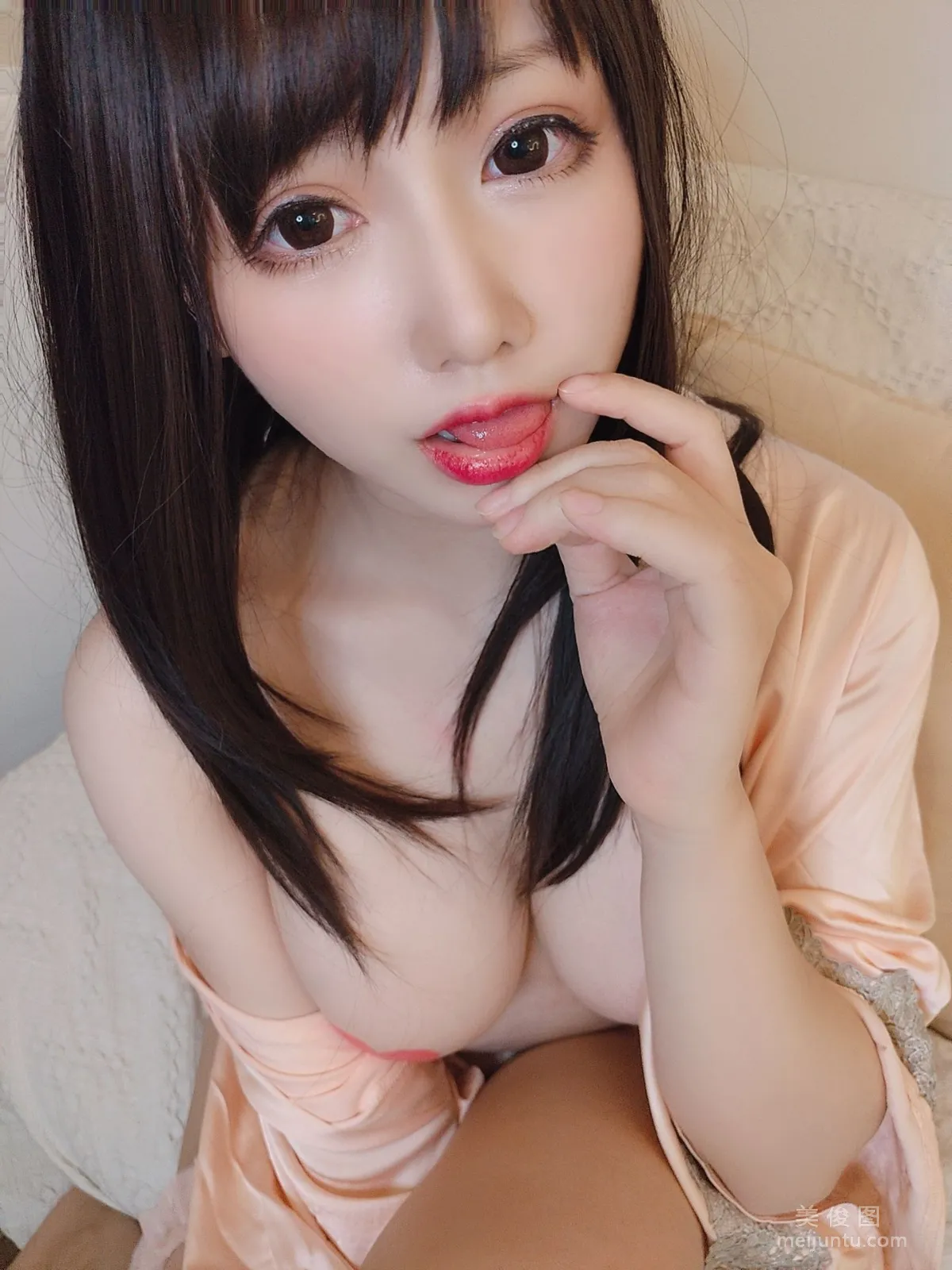 [Web Idols Cosplay Photo] Cute Girl Nyako Miaozi, Cohabitation Life with an Imaginary Girlfriend, 2 Sets of Home Pajama Series photo 44
