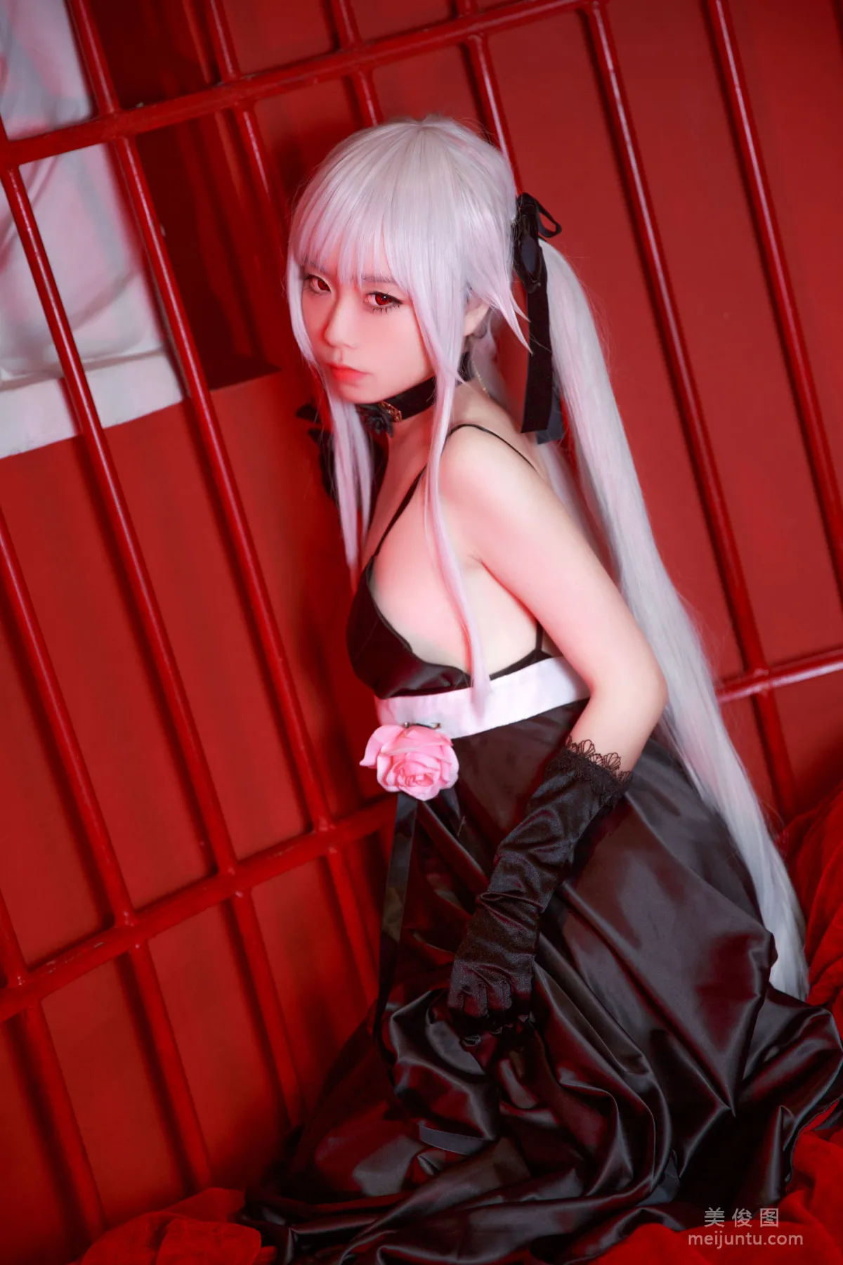 [Internet Celebrity COSER Photo Set] Anime Blogger G44 Buhui Shoushang - Wuzhi Black Dress Gown photo 11