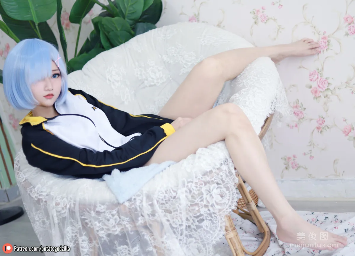 [Web Idol COSER Photos] Girl Potato Godzilla - Rem In Subaru Jacket photo 15