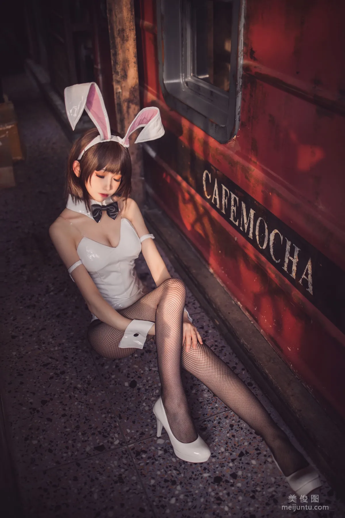 [Web Celebrity COSER Photos] Coser Yiyi - Megumi Kato Bunny Girl photo 25