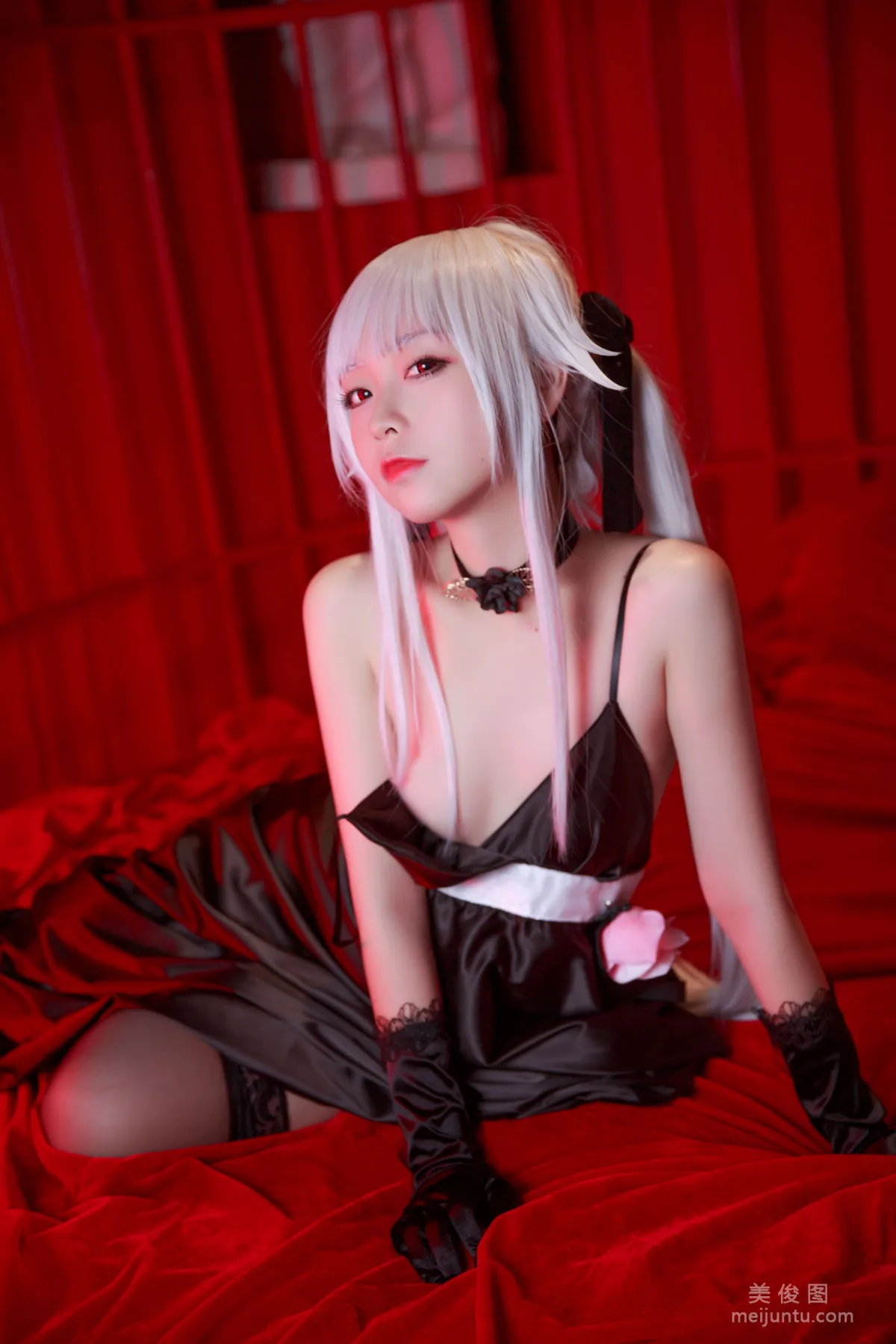 [Internet Celebrity COSER Photo Set] Anime Blogger G44 Buhui Shoushang - Wuzhi Black Dress Gown photo 12