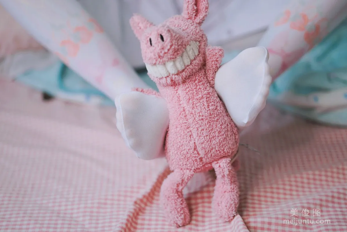 [Web Idol COSER Photos] Cute Girl Yanjiang Damo Wang w - Stepping on a Plush Toy Set photo 2