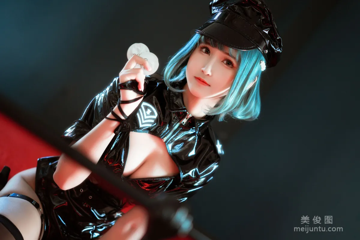 [网红COSER写真] 微博妹子三度_69 - 女警 套图4