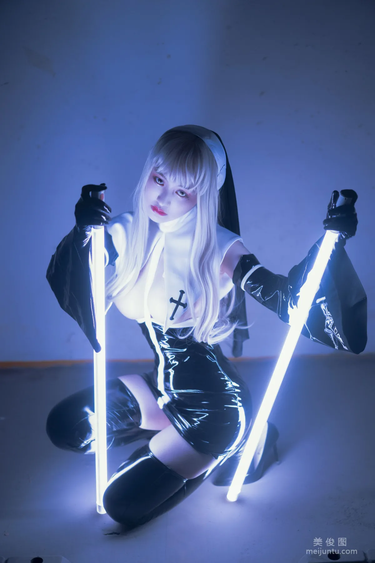[Web Idols COSER Photos] Anime Blogger Tuoweiba Mizuki, Nun Set photo 1