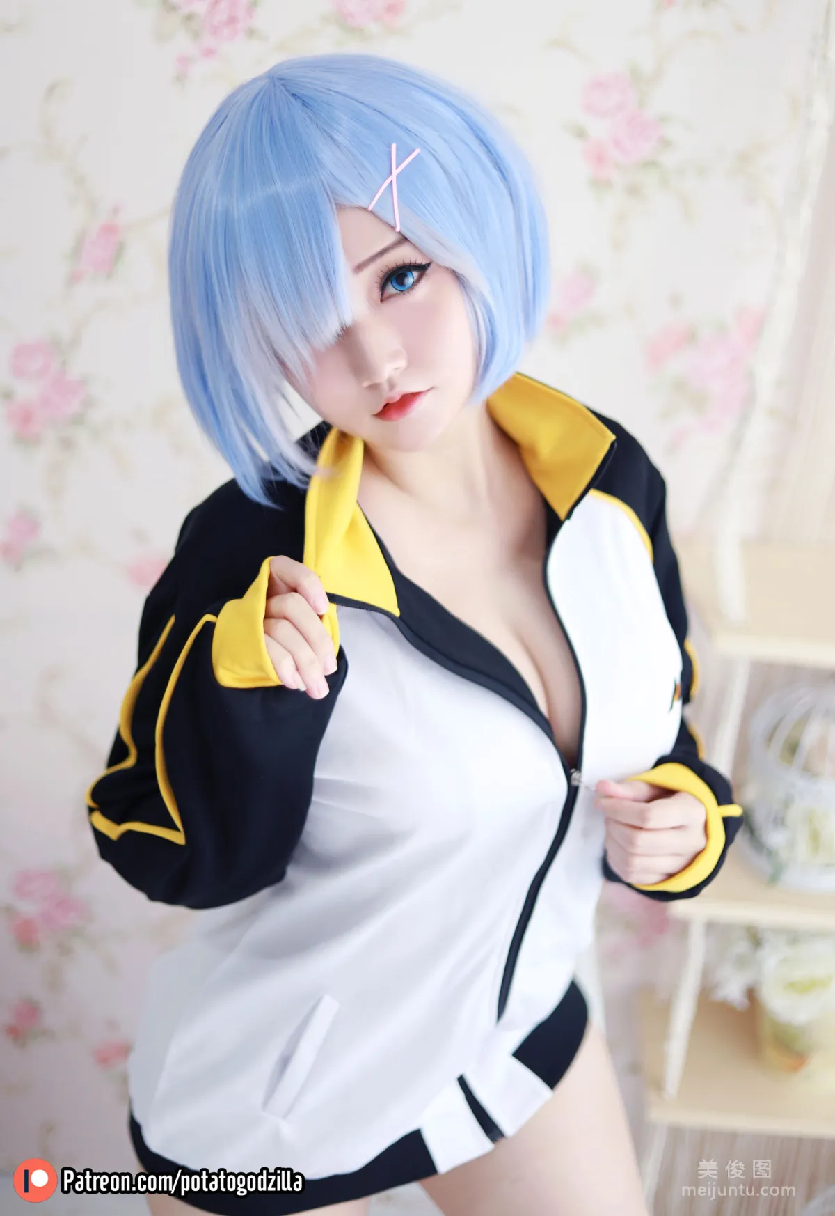 [Web Idol COSER Photos] Girl Potato Godzilla - Rem In Subaru Jacket photo 11