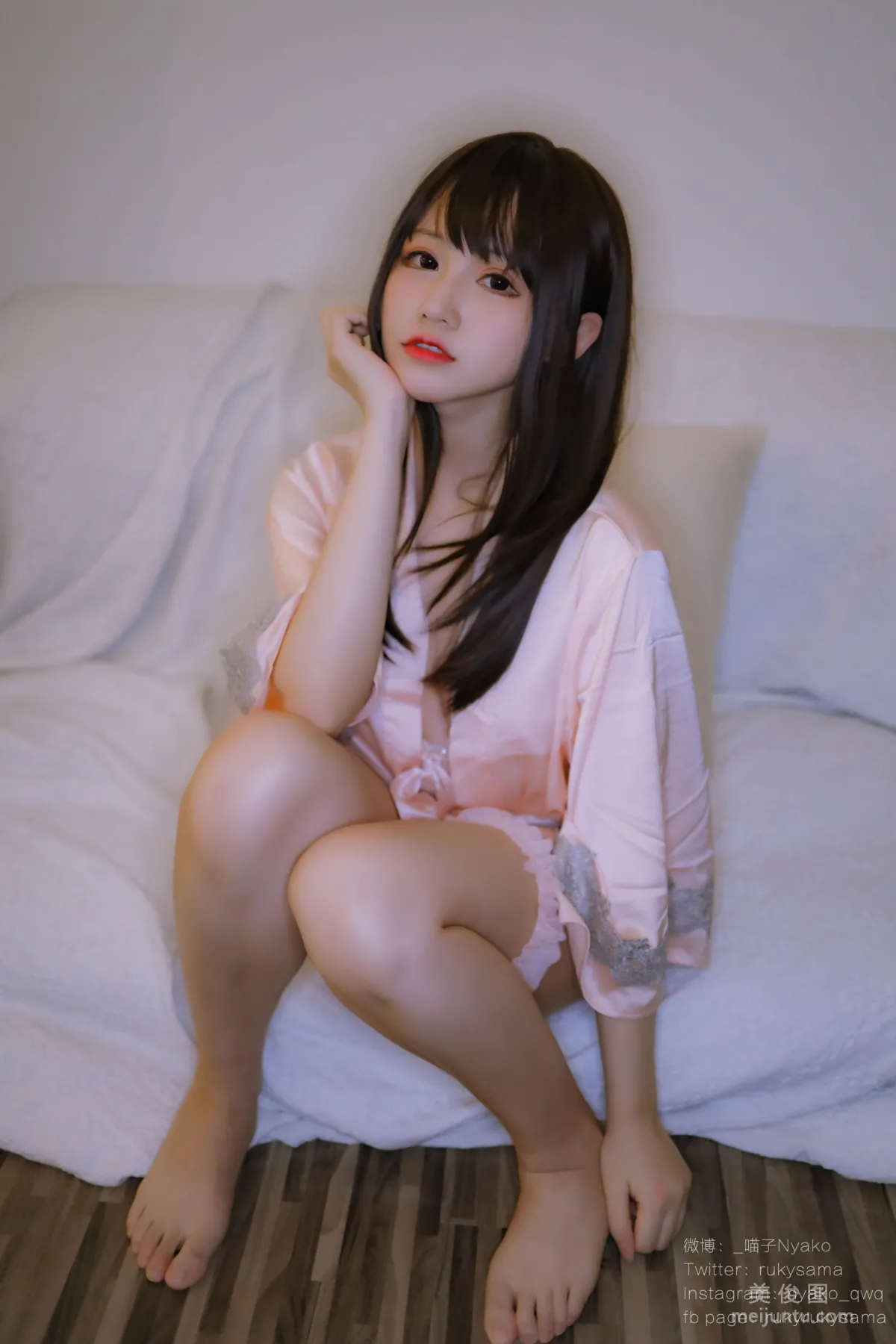 Cute Girl Nyako Miaozi, Cohabitation Life with Delusional Girlfriend, Pink Silk Pajamas Set photo 33