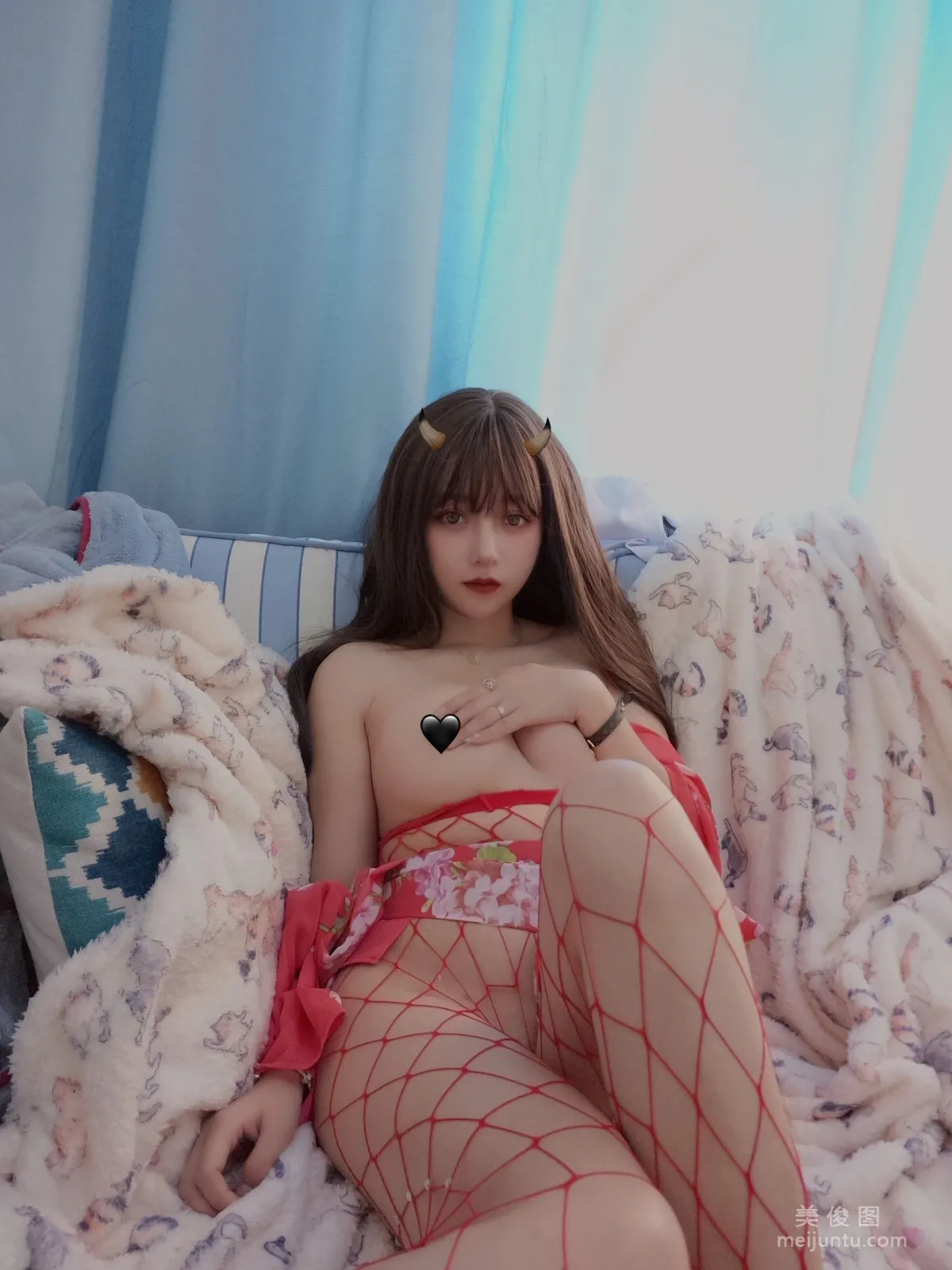 [网红COSER写真] 斗鱼米线线sama - 红色网袜 套图8