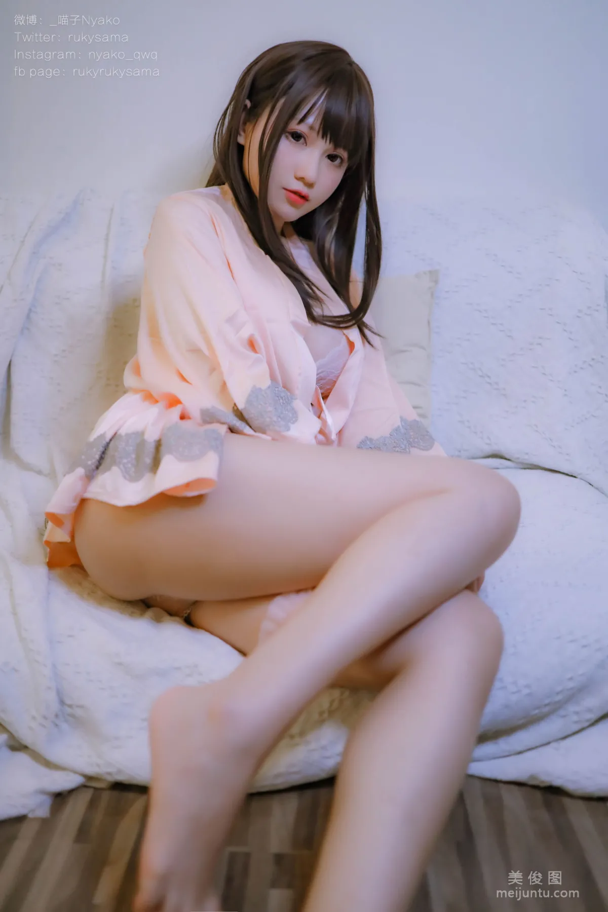 Cute Girl Nyako Miaozi, Cohabitation Life with Delusional Girlfriend, Pink Silk Pajamas Set photo 43