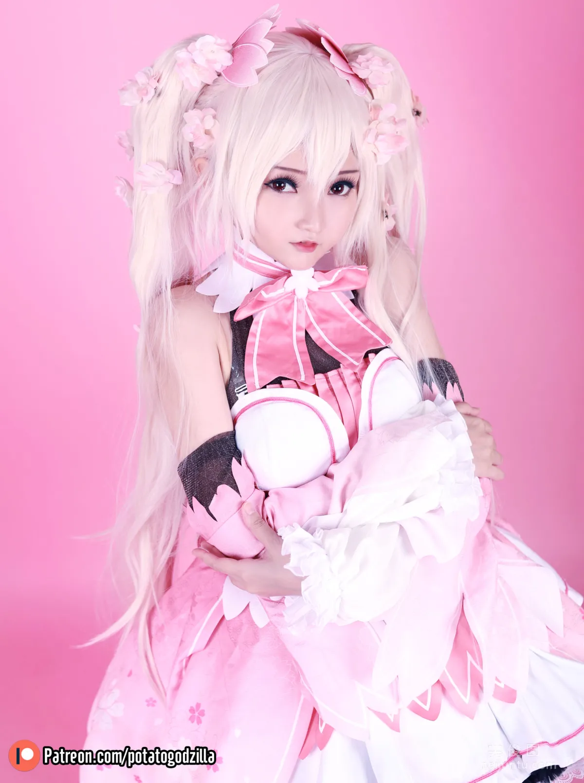 Coser Potato Godzilla, Sakura Miku, Set photo 6