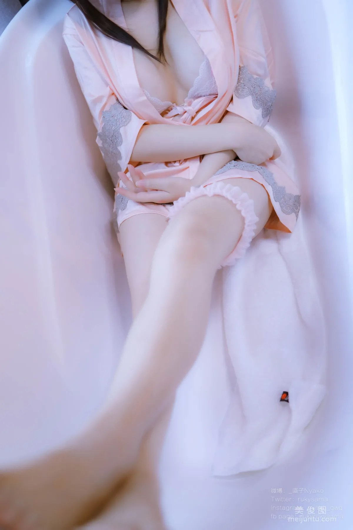 Cute Girl Nyako Miaozi, Cohabitation Life with Delusional Girlfriend, Pink Silk Pajamas Set photo 8