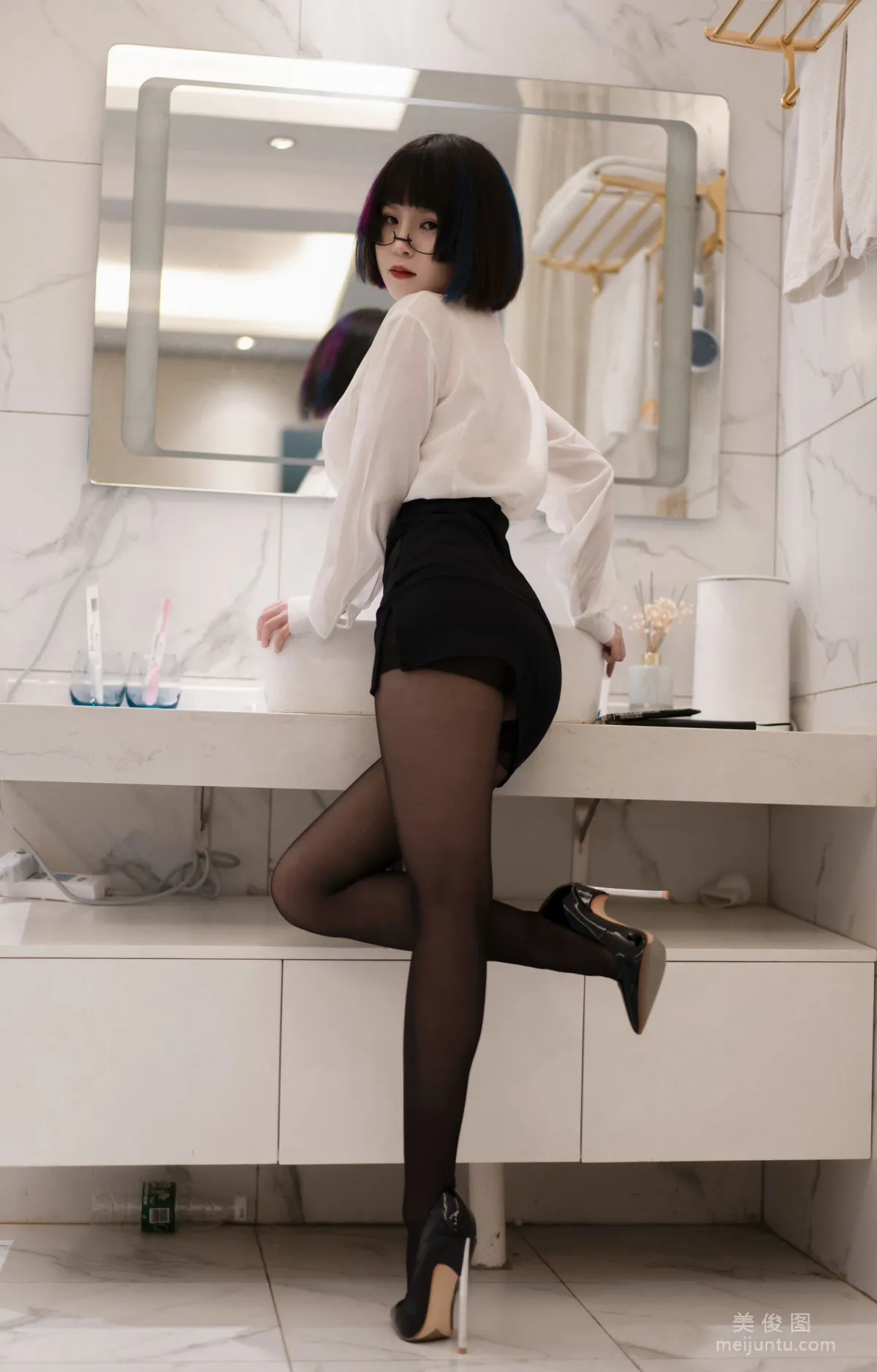 Yun Zai: Web Idols photo 7