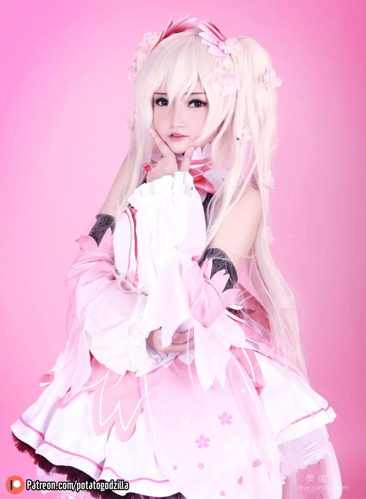 Coser Potato Godzilla, Sakura Miku, Set photo 19