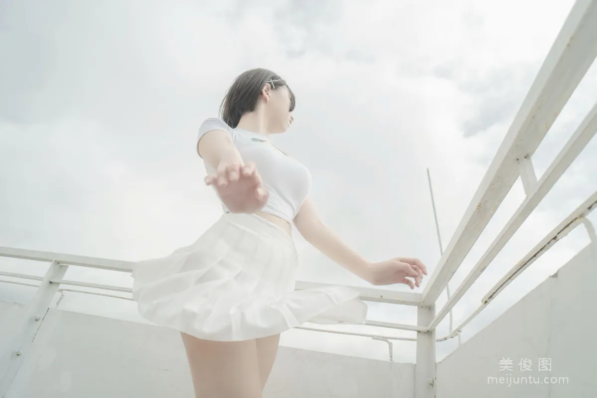 Quirky Girl Axun kaOri, Rooftop Set photo 18