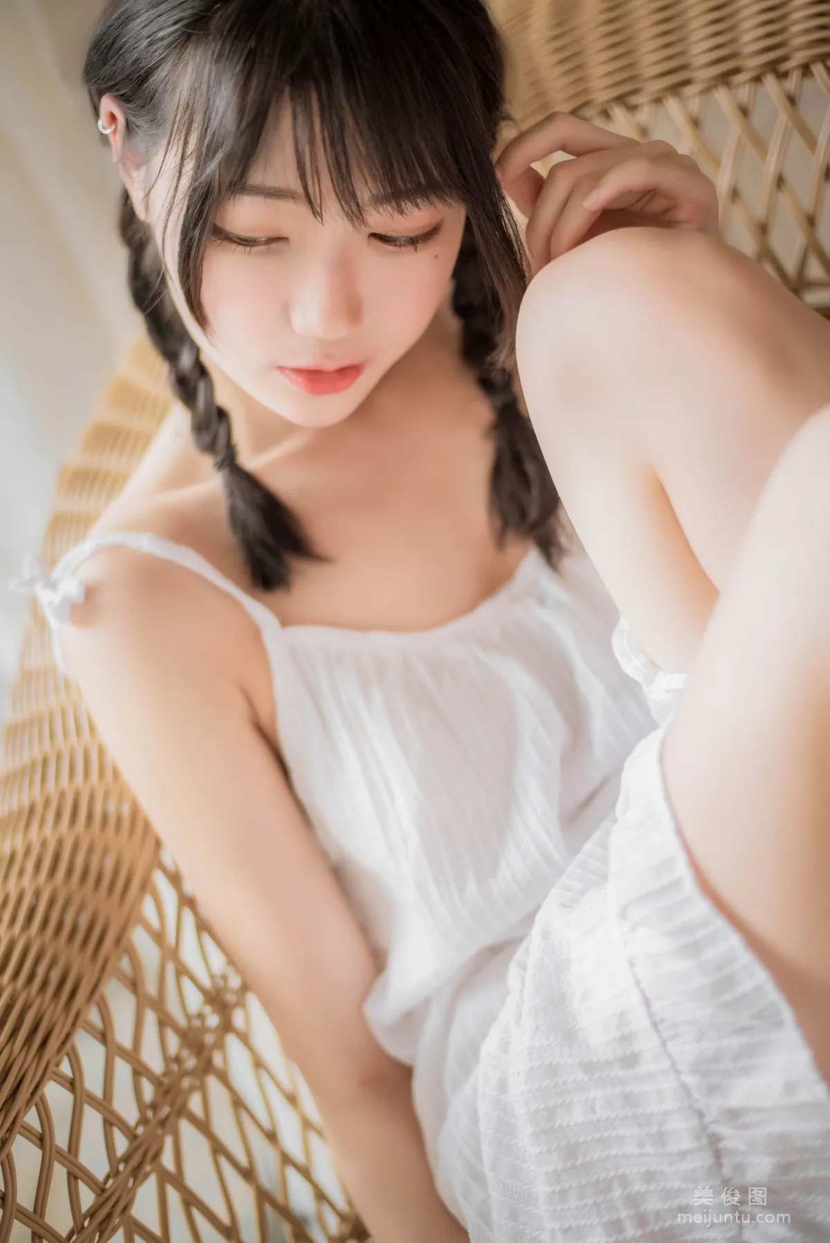 [网红COSER写真] 周叽是可爱兔兔 - 盛夏 套图1