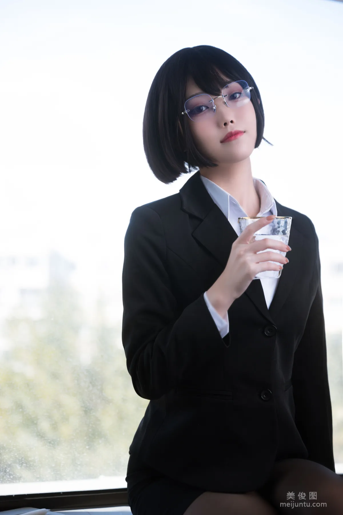 Cosplay汪知子 - 黑丝OL 套图13