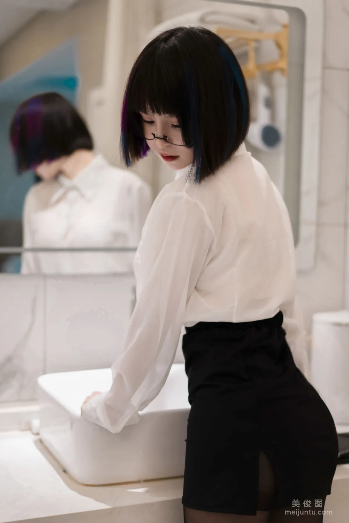Yun Zai: Web Idols photo 5