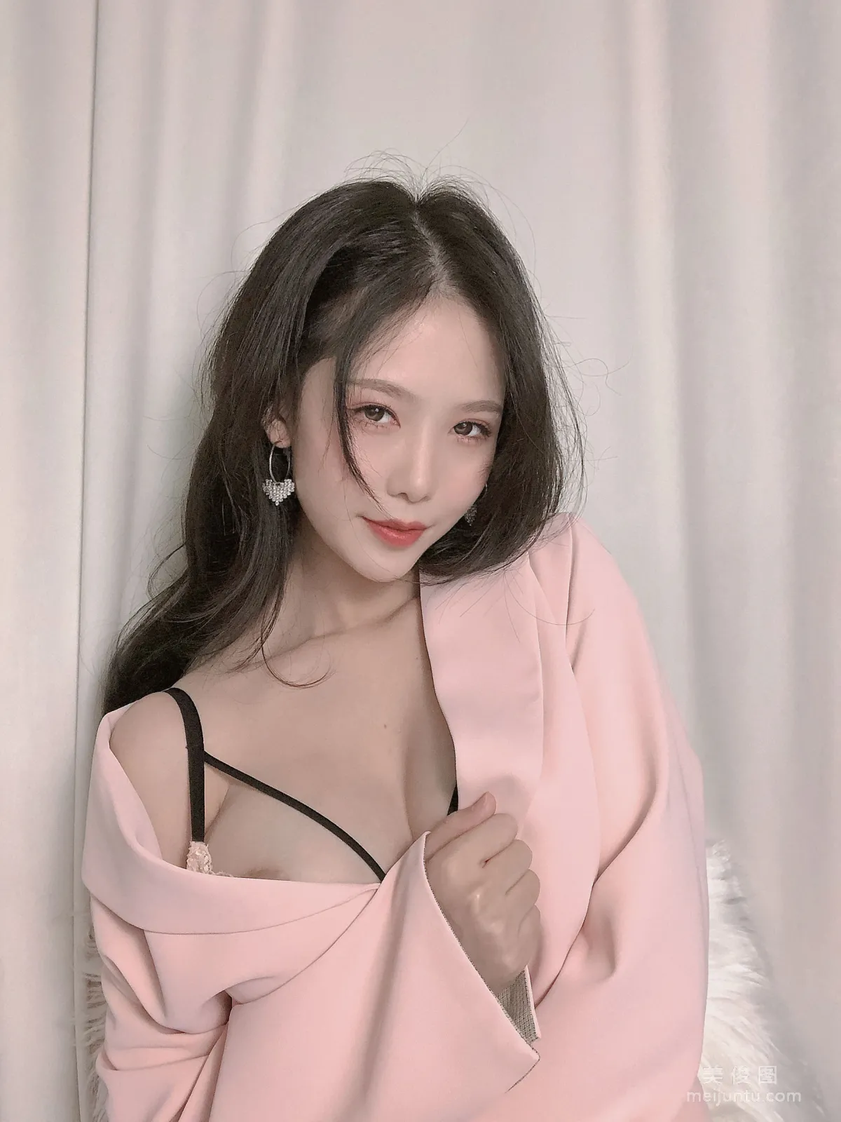 [网红COSER写真] 抖娘-利世 - 粉色西装 套图9