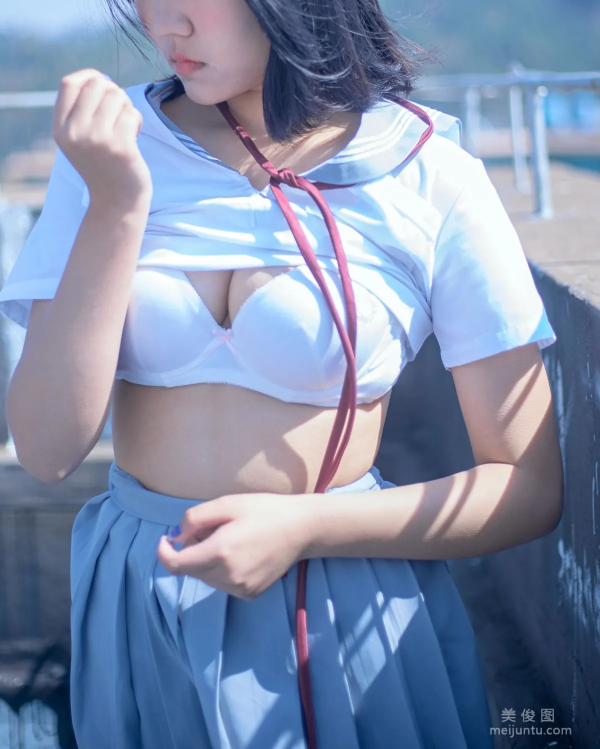 [網紅COSER] 微博妹子 汐 - 天台JK 套圖 18