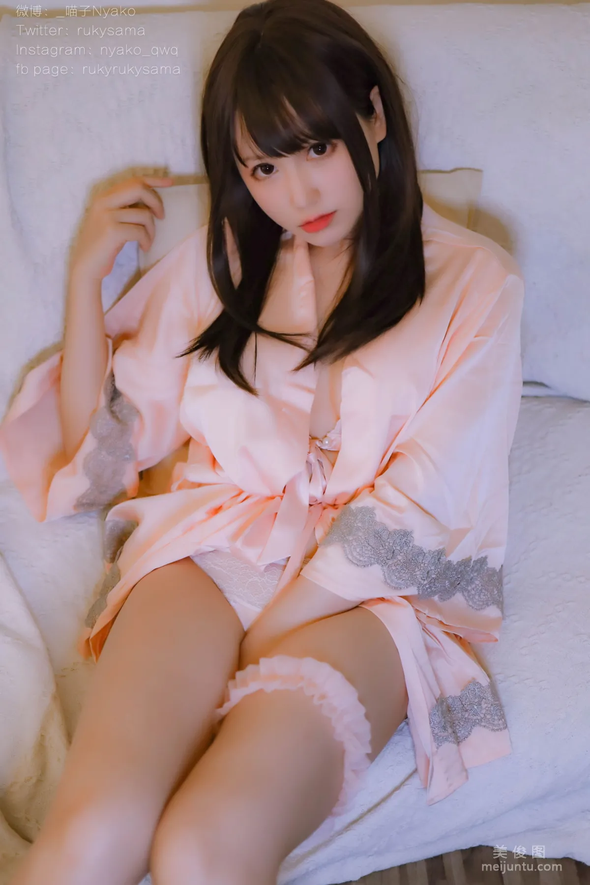 Cute Girl Nyako Miaozi, Cohabitation Life with Delusional Girlfriend, Pink Silk Pajamas Set photo 35
