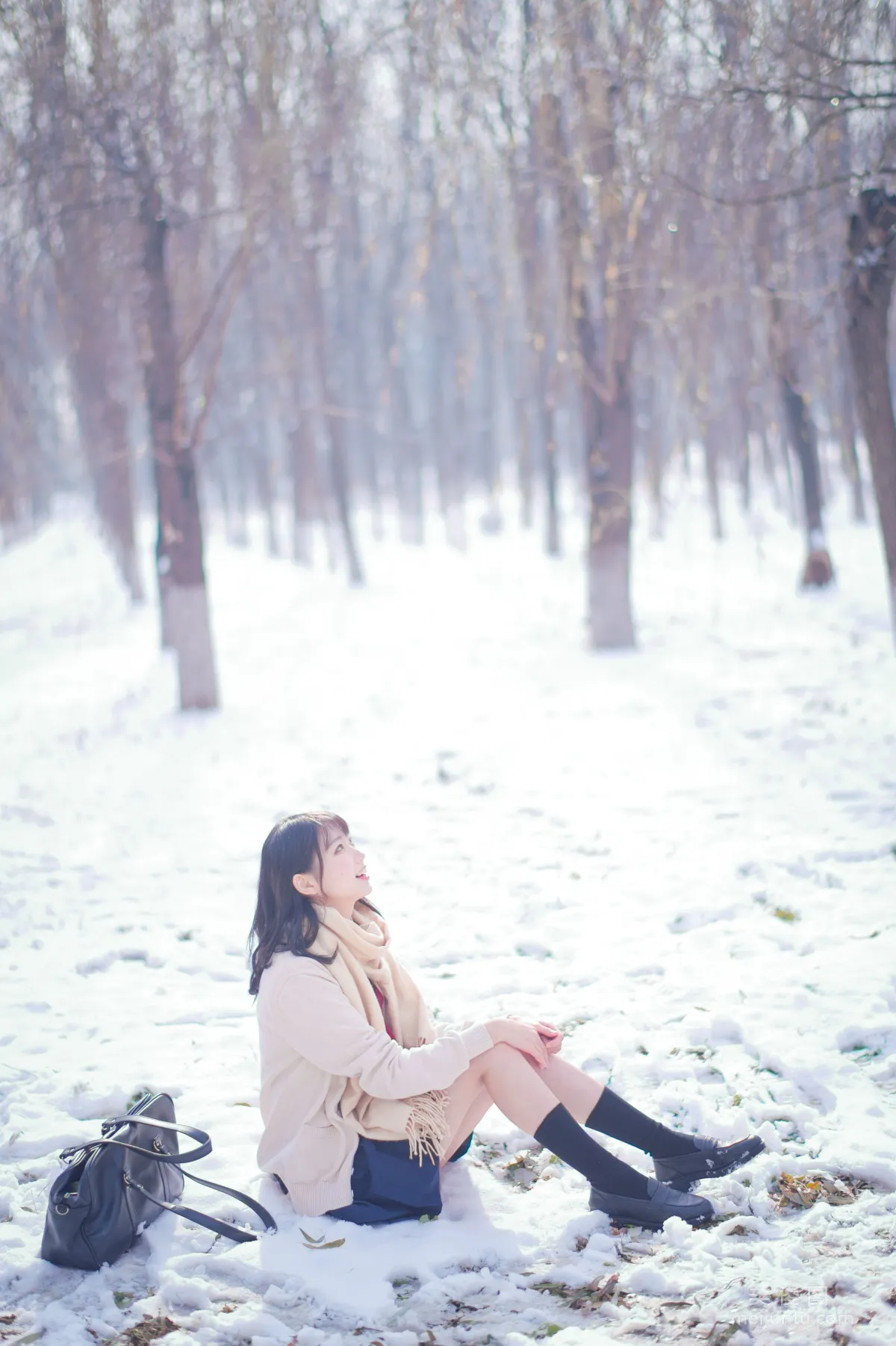 [Web Idol COSER Photos] Zhouji Shike Aitu Tu - Snow Scene JK Set photo 14