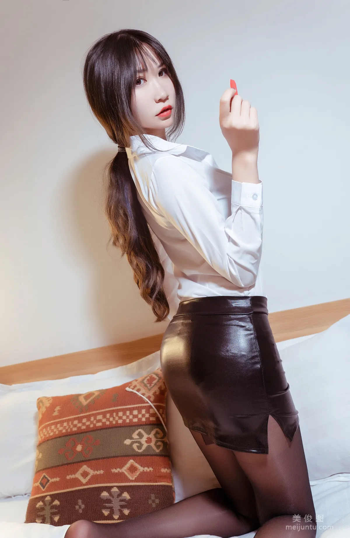[Web Idol Coser Photos] Anime Blogger Ruanyi Fairy - Elephant OL Set photo 4