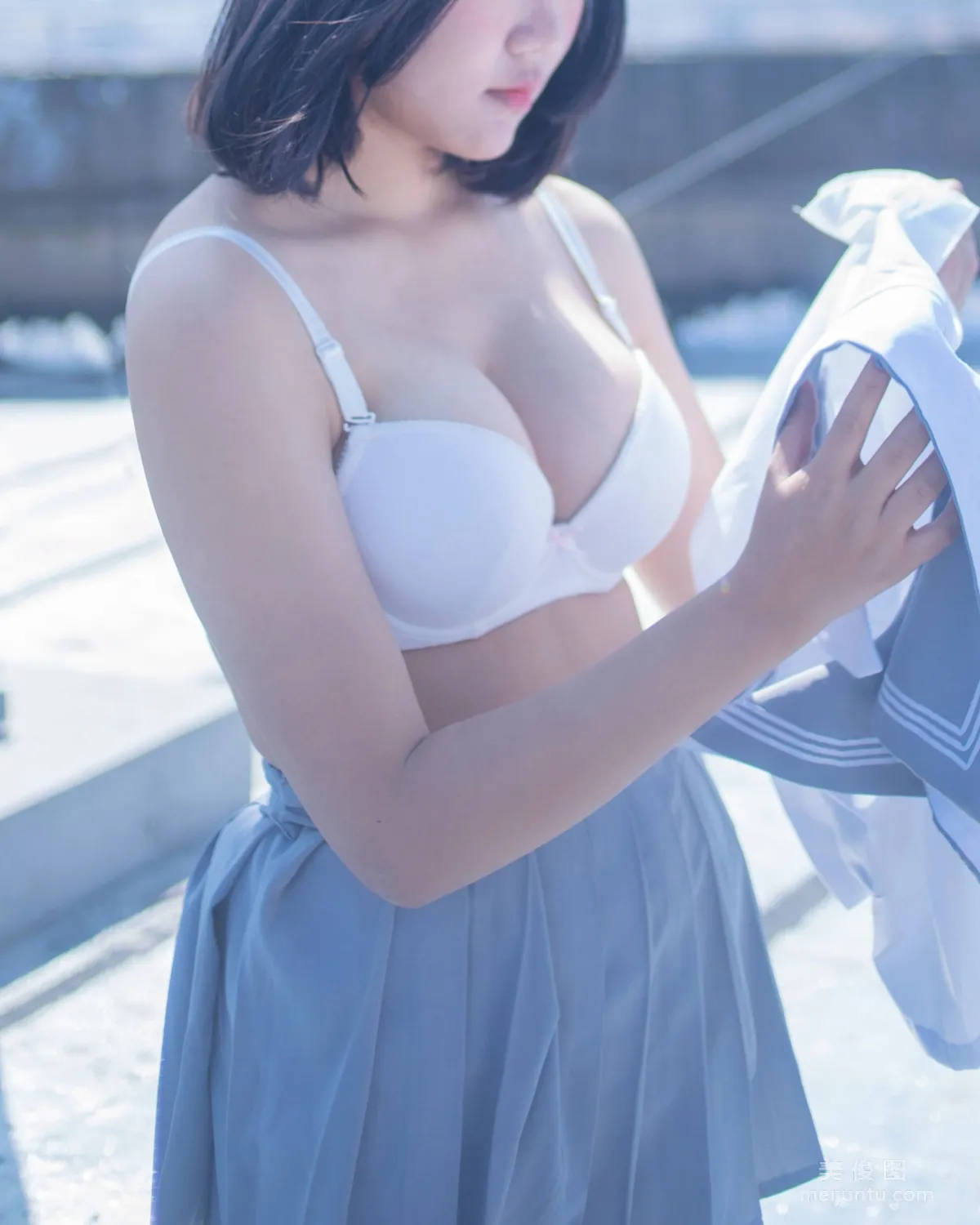 [網紅COSER] 微博妹子 汐 - 天台JK 套圖 20