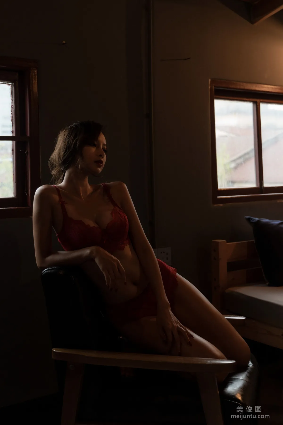 [Web Idols COSER Photos] Nicole Xiaoyue - Rear Window Set photo 5